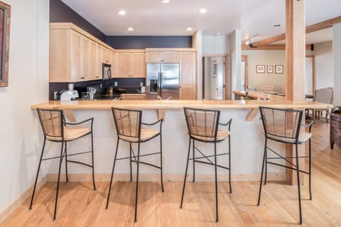Kitchen counter dining space