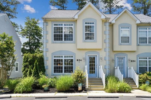 Exterior,Front Elevation,