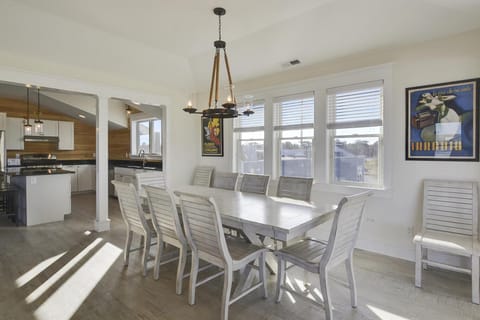 Main/Upper Level,Dining Room,