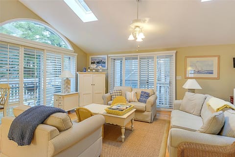 Main/Upper Level,Living Room,