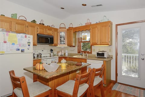 Upper/Main Level,Kitchen,