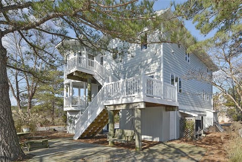 Exterior,Back Elevation,