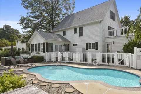 Exterior,Back Elevation,