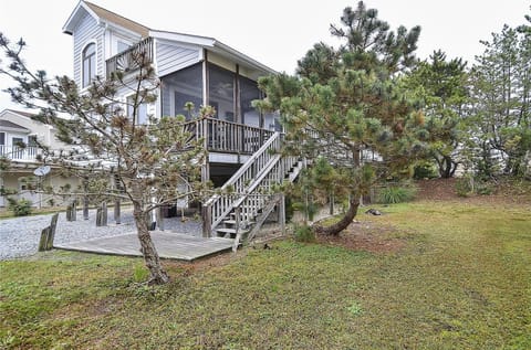 Exterior,Side Elevation,