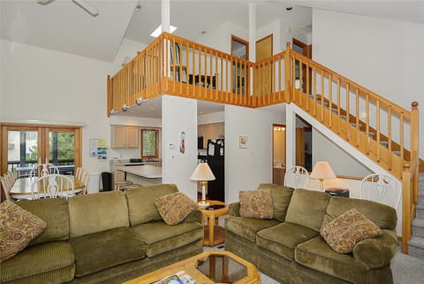 Main Level,Living Room,