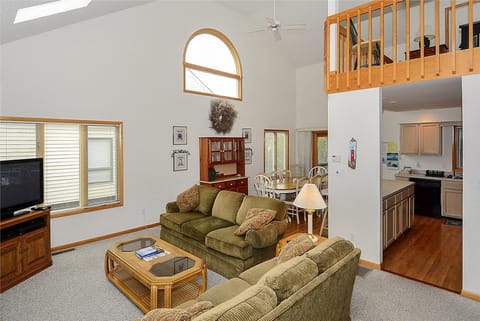 Main Level,Living Room,