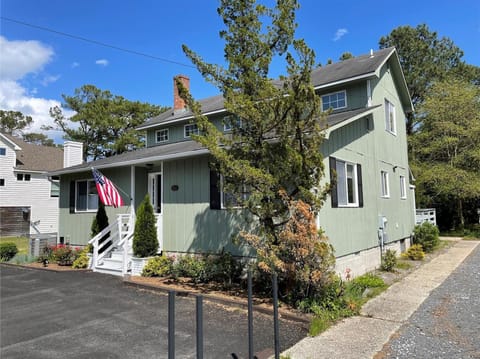 Exterior,Just Beachy, 644 Tingle ave,