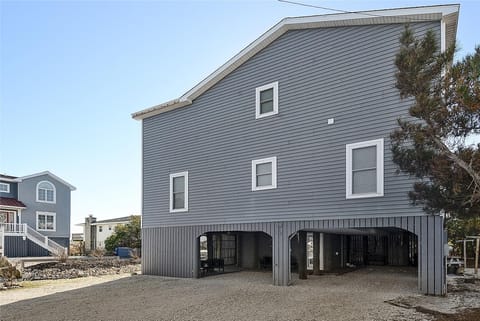 Exterior,Back Elevation,