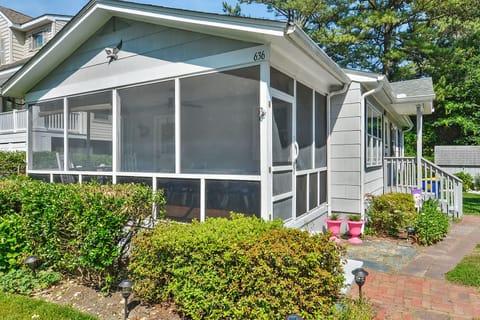Exterior,Front Elevation,