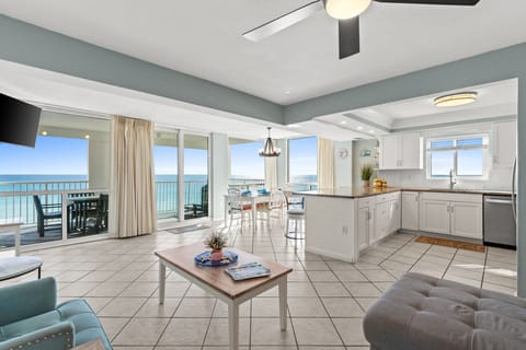 Living Room with view to Beach