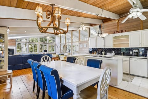 Main Level,Dining Area,