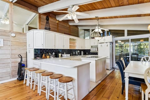 Main Level,Living Room,