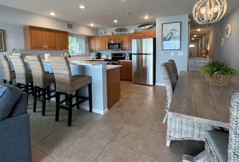 Dining room right beside the kitchen for family meals each night - Dining room right beside the kitchen for family meals each night.