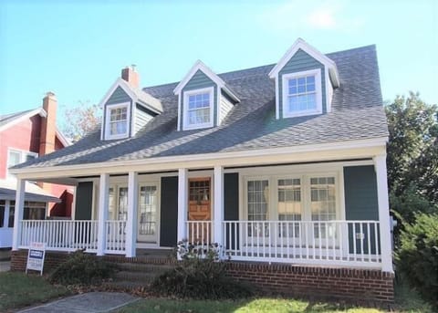 22 Maryland - Ocean Block Home With Separate Cottage Included