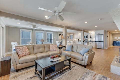 Boracay Lower - Main Living Area