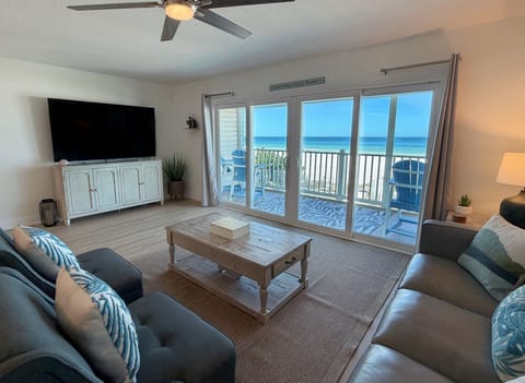 Listen to the waves crash in the comfortable living room while w - Listen to the waves crash in the comfortable living room while watching TV or reading your favorite book.