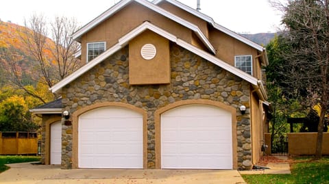 The front of our Lovely Golf and Ski Villa in Dalton Ranch Golf Club!