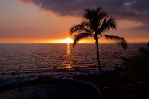 Perfect Kona Sunset seen from Casa De Emdeko 318