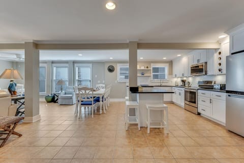 Boracay Lower - Dining Area/Kitchen