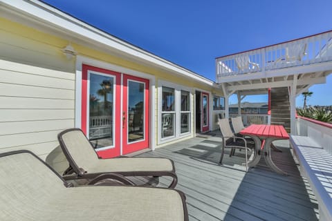 Main Deck, hear and see the surf!