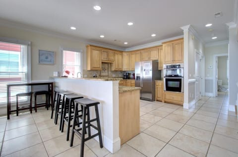 The Hideaway A-Kitchen Breakfast Bar