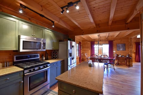 Fully Equipped Chef's Kitchen