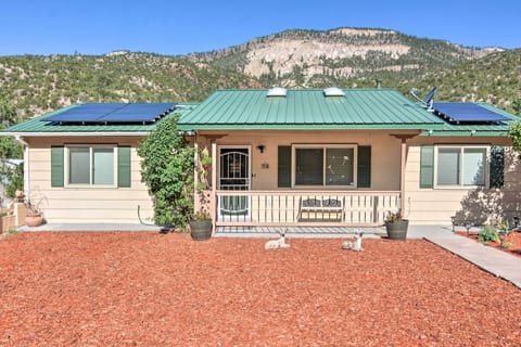 Exterior | Carport Parking (2 Vehicles)