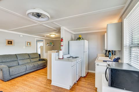 Kitchen | Coffee Maker | 4-Burner Stovetop