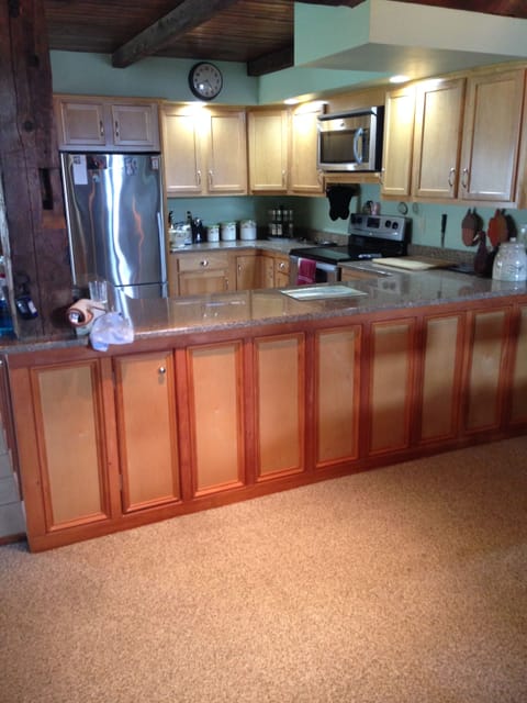 Full kitchen with all plates and utensils.  Dish washer 