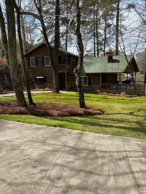3 bedroom cabin located in a quiet cove.