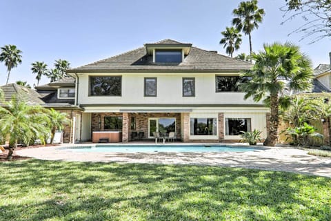 Harlingen Vacation Rental | 6BR | 5.5BA | 6,000 Sq Ft | Stairs Required