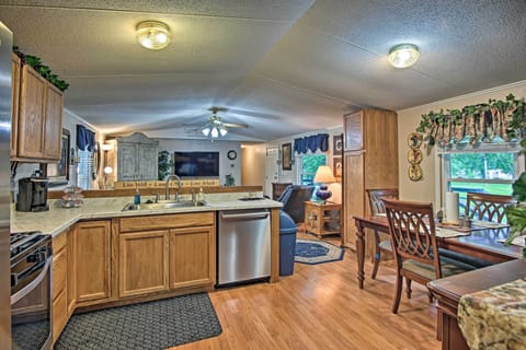 Kitchen | Cooking Basics | Coffee Maker | Paper Towels/Trash Bags Provided