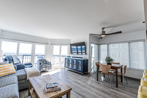 Living Room with 180 degree view of beach/ocean. 65" Ultra HD smart TV. 