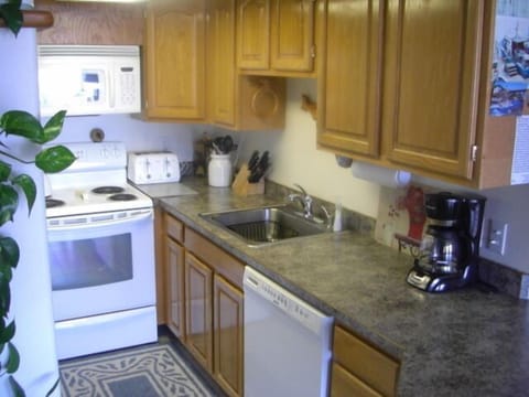 Kitchen w/full size Refrigerator washer/dryer.