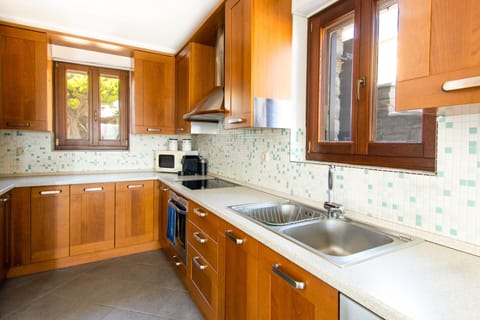 Kitchen,ground floor