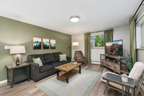 Sage Suite | Living Room with 50" Smart TV