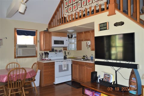 Fully equipped kitchen.