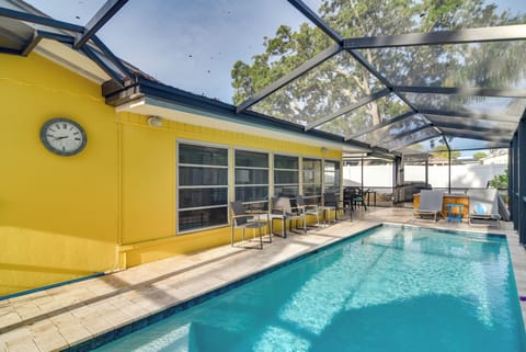 Largo Vacation Rental | 2BR | 2BA | 1,350 Sq Ft | 1 Step to Enter