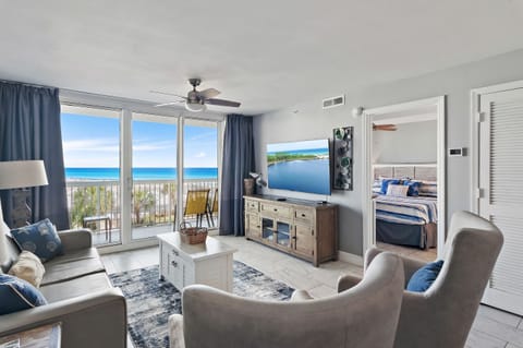 Updated, modern 2 bedroom unit.
