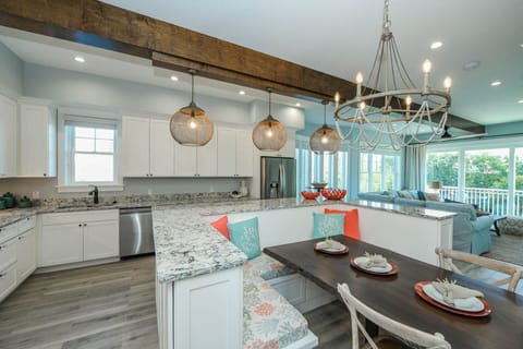 Fully Equipped Kitchen/Dining Area