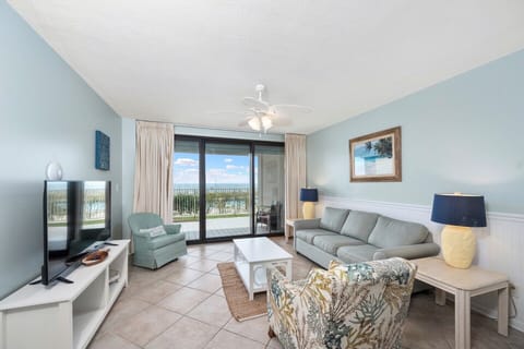 Spacious living room with a beautiful view, and plenty of seating. 