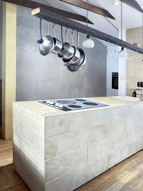 fully equipped contemporary kitchen 