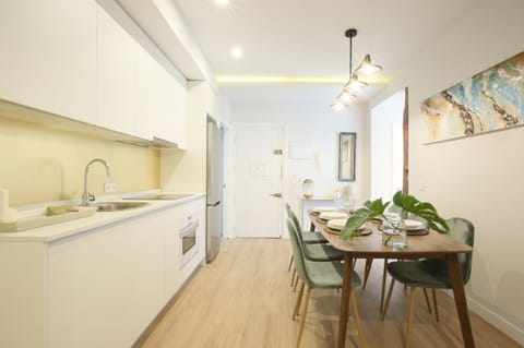 Kitchen & Dining table