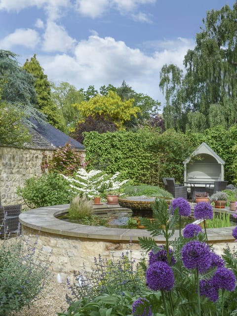 Garden and outdoor dining area