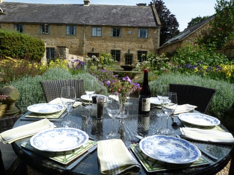 Russell Court Cottage garden