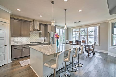 This 4,800-square-foot home comfortably sleeps up to 16 guests.