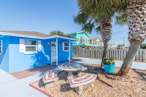 PARADISE STEPS AWAY FROM THE BEACH