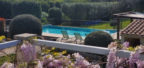 Piscine privée sécurisée de 5 * 10m
Private secured pool of 5 * 10m