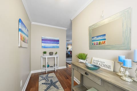 Paradise Place #5 @ Duval Square Entryway Looking In
