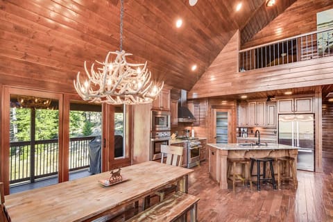 Crestview Lodge - Vacation Rental 365 - Dining area with chandelier lighting and generous island seating